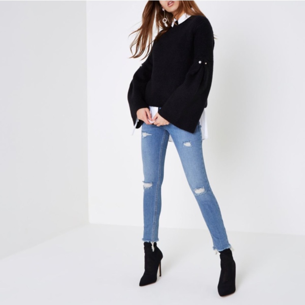 ♥︎BRAND NEW♥︎ Mid blue ripped relaxed skinny jeans